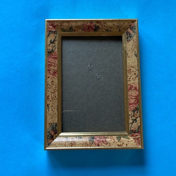 Floral and Gold Photo Frame for 4 x 6 Picture - Picture 3 of 6